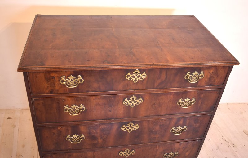 Yew wood chest of drawers - Image 3